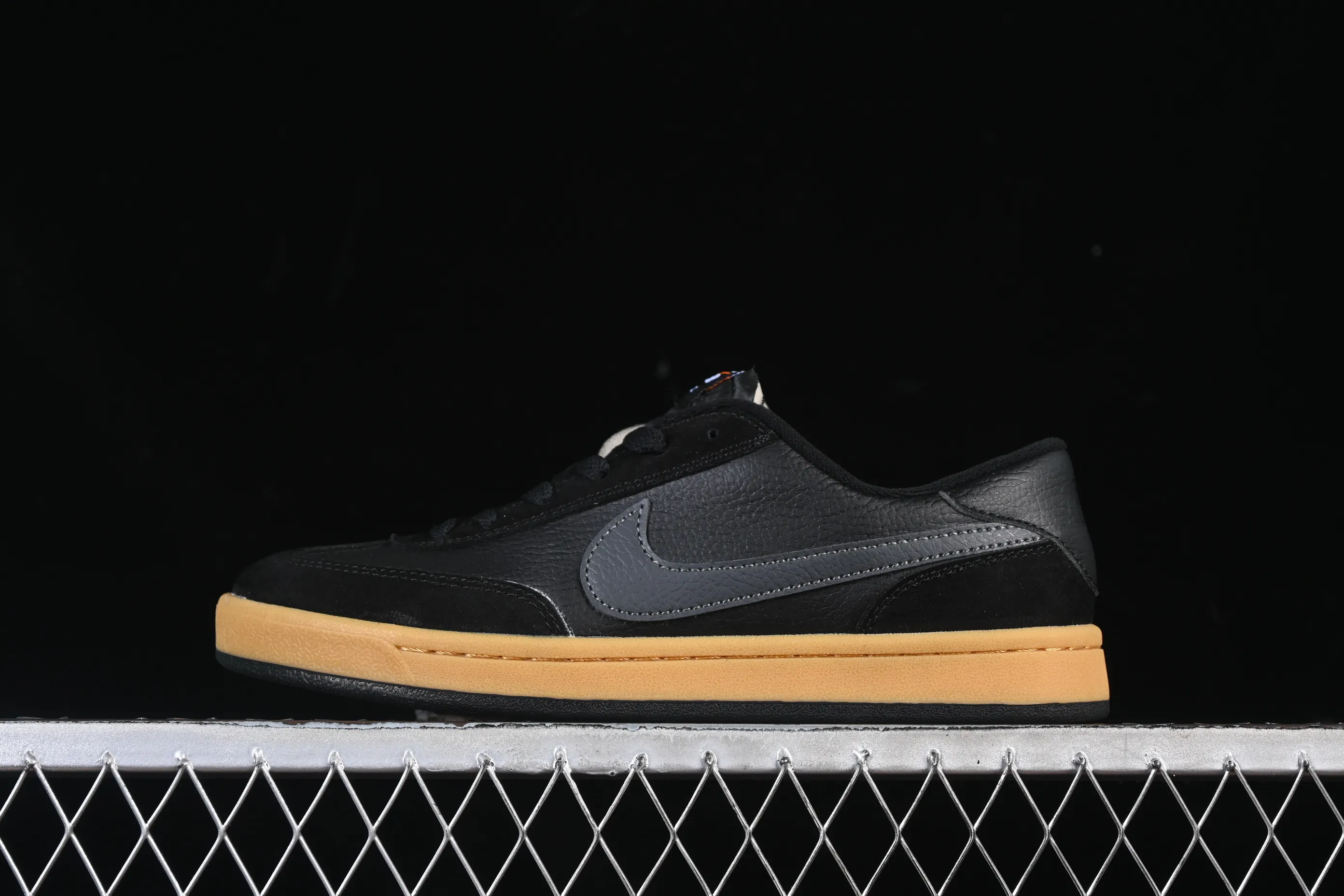 All categories Nk SB Dunk series Nike SB Fc Classic campus sneakers Nike SB Fc Classic Nike autumn and winter campus casual sneakers 909096-008